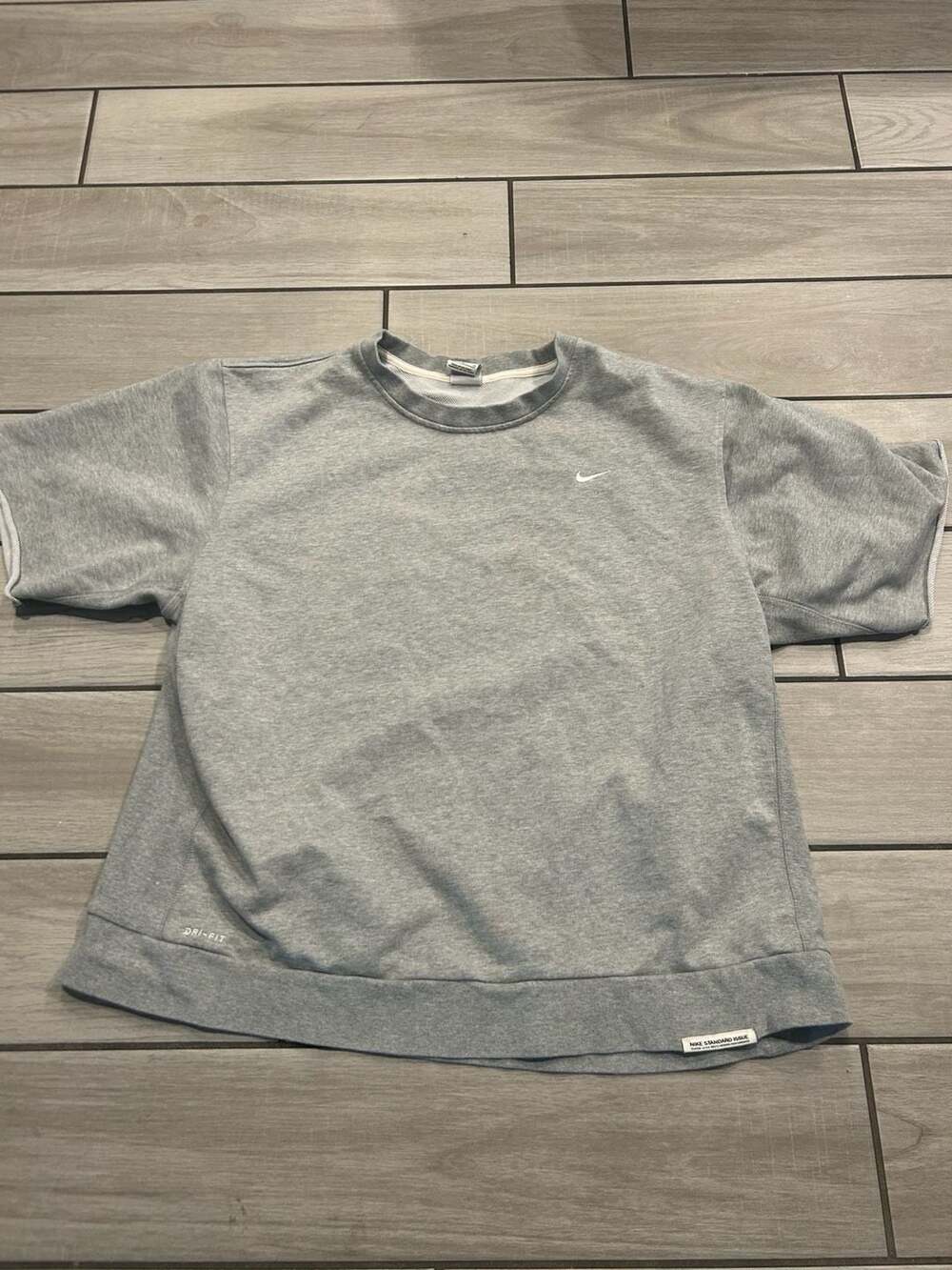 Nike Dri-FIT Standard Issue Gray Short Sleeve Crewneck Sweatshirt XL